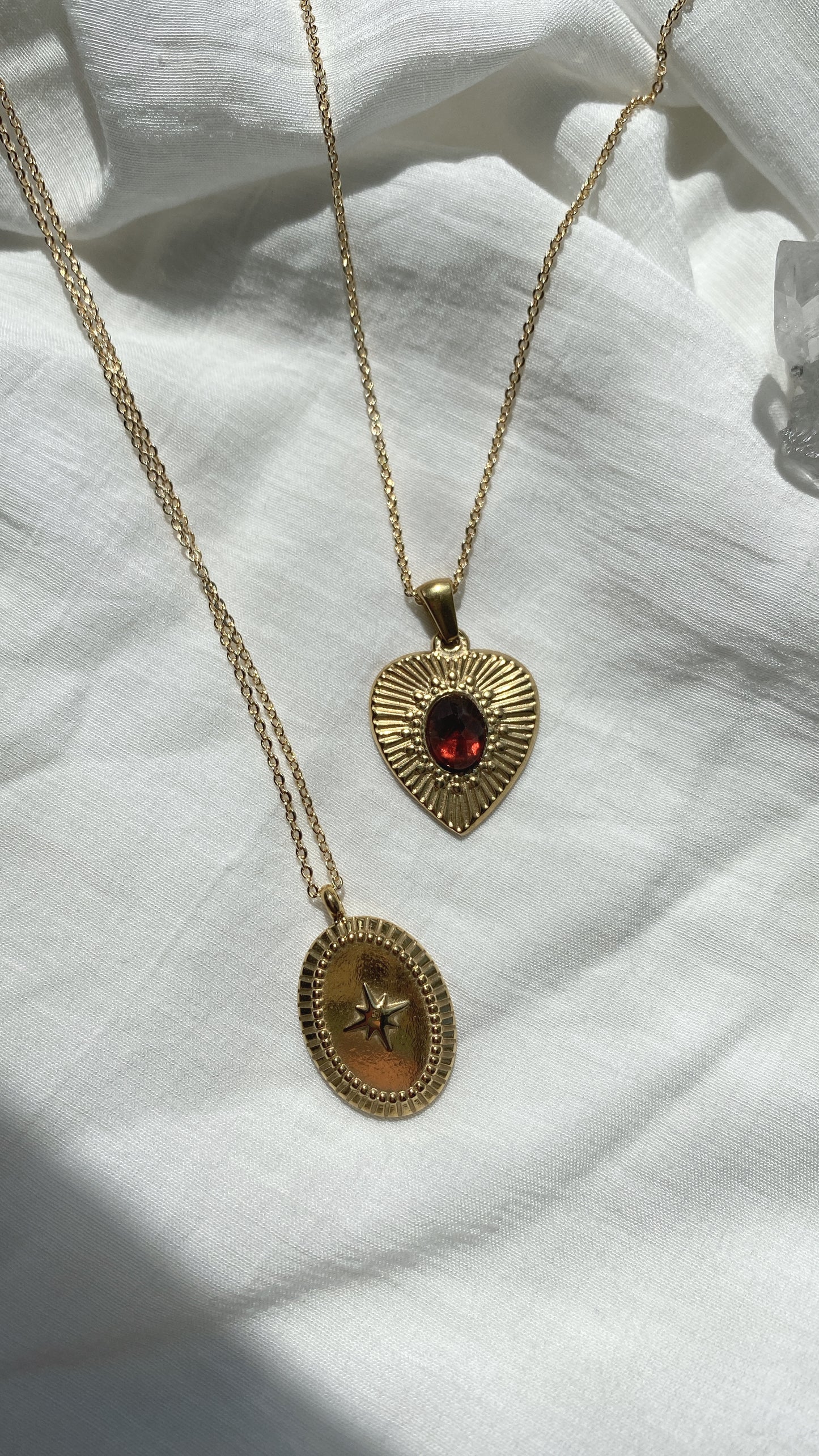 Vintage Gleam Necklace :: Waterproof collection