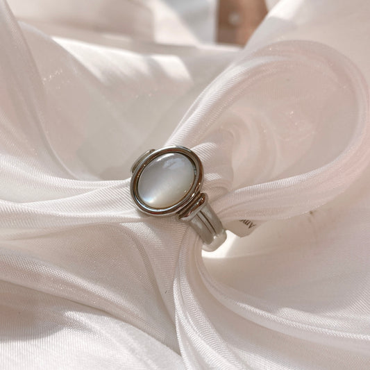 Amour Ring in Mother Pearl