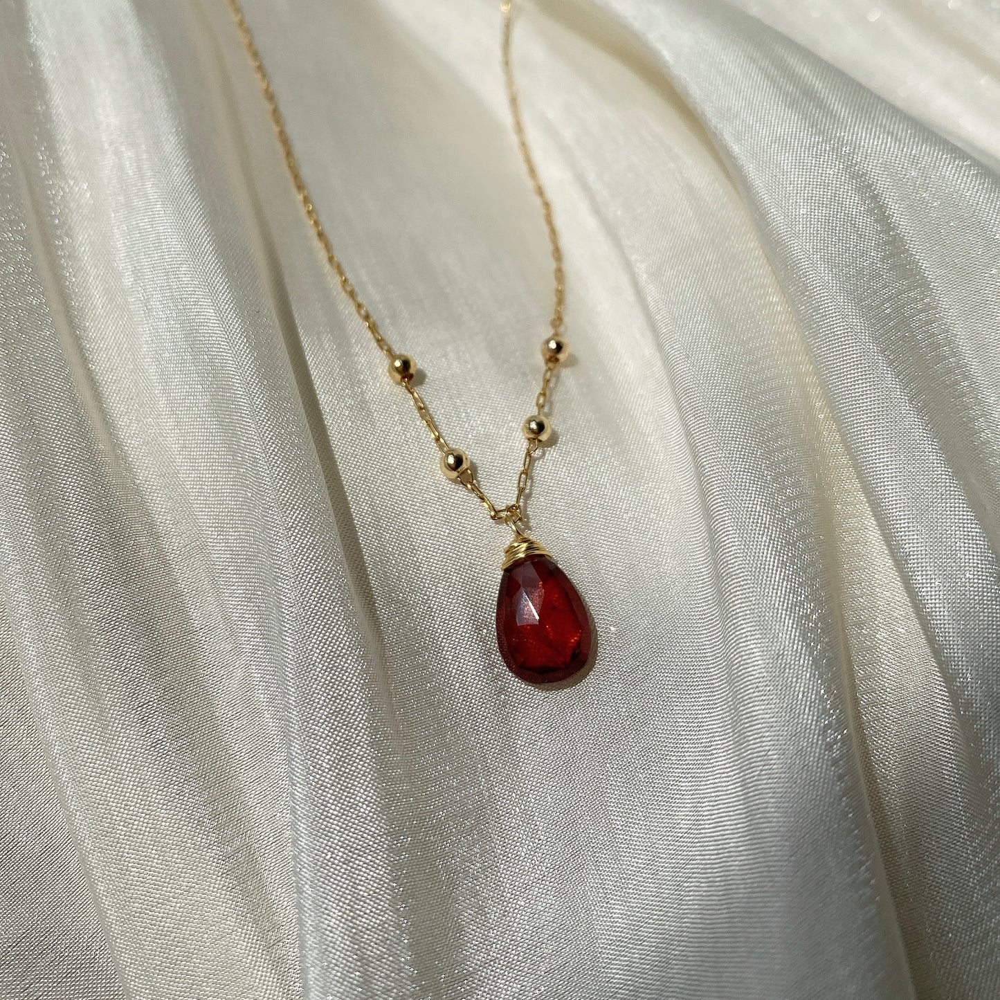 Sparkle Garnet Line Necklace