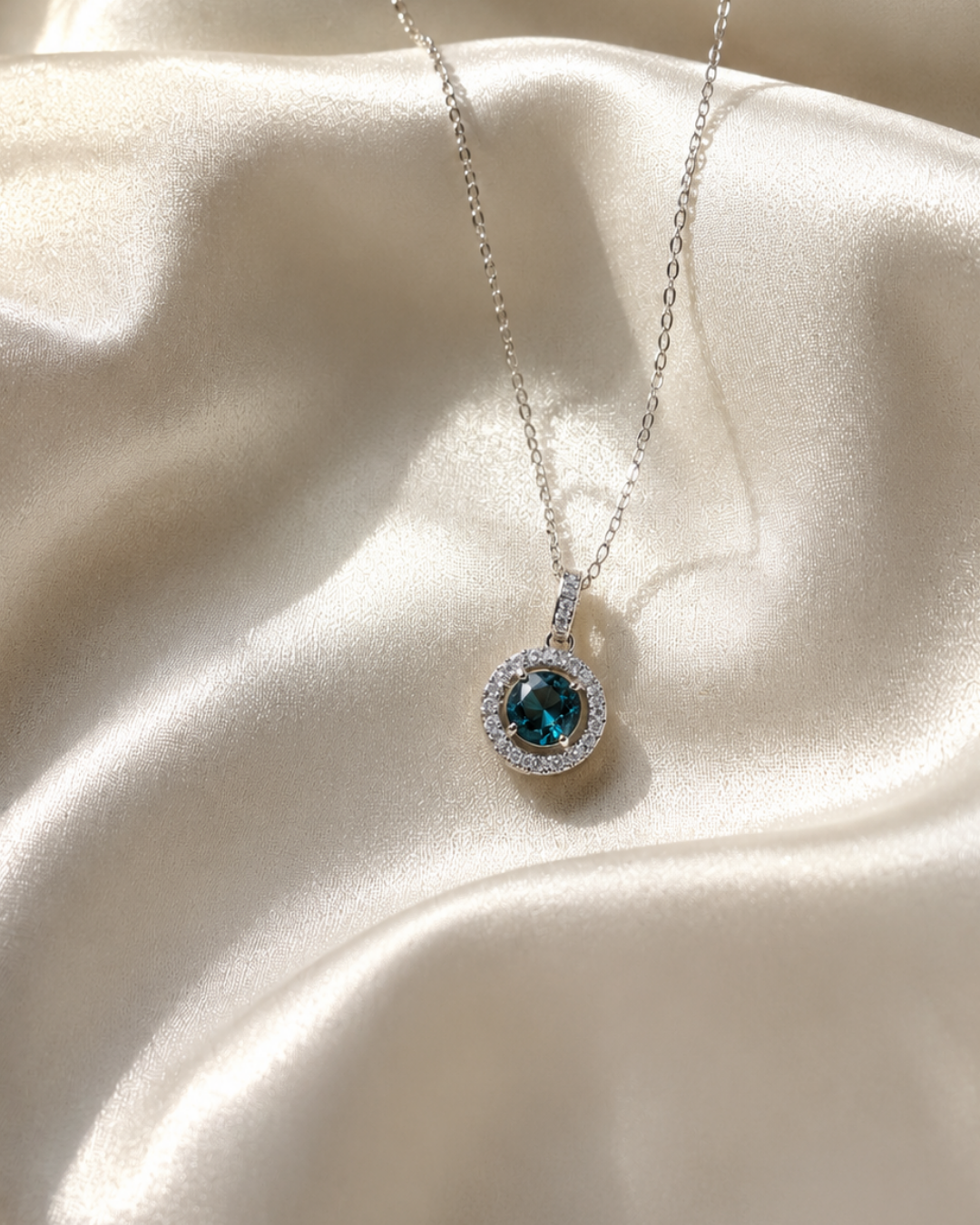 Halo  Necklace  ｜London Blue Topaz