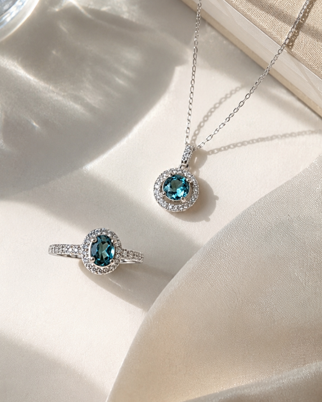 Halo  Necklace  ｜London Blue Topaz