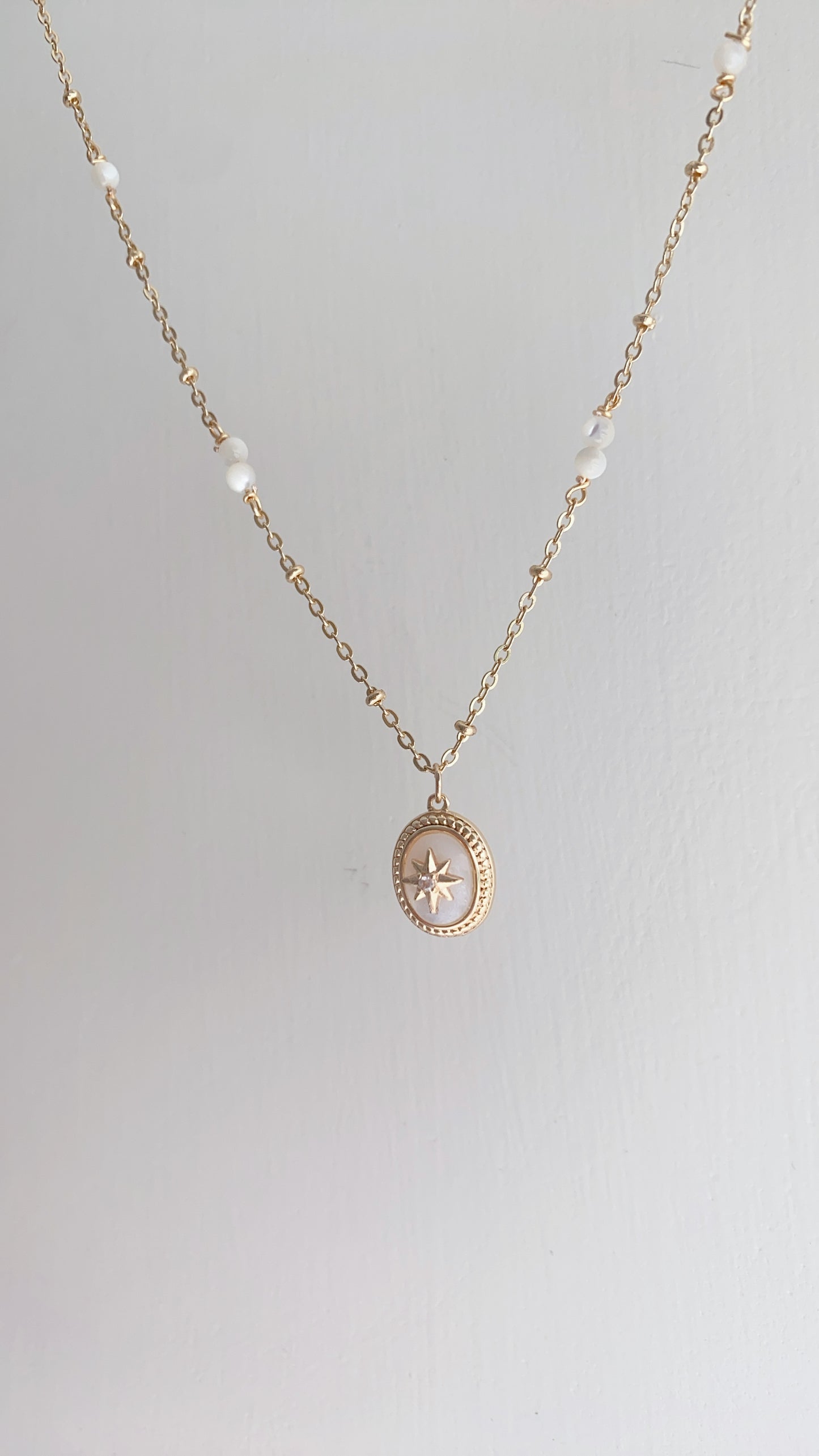 Mother Pearl Starburst Necklace