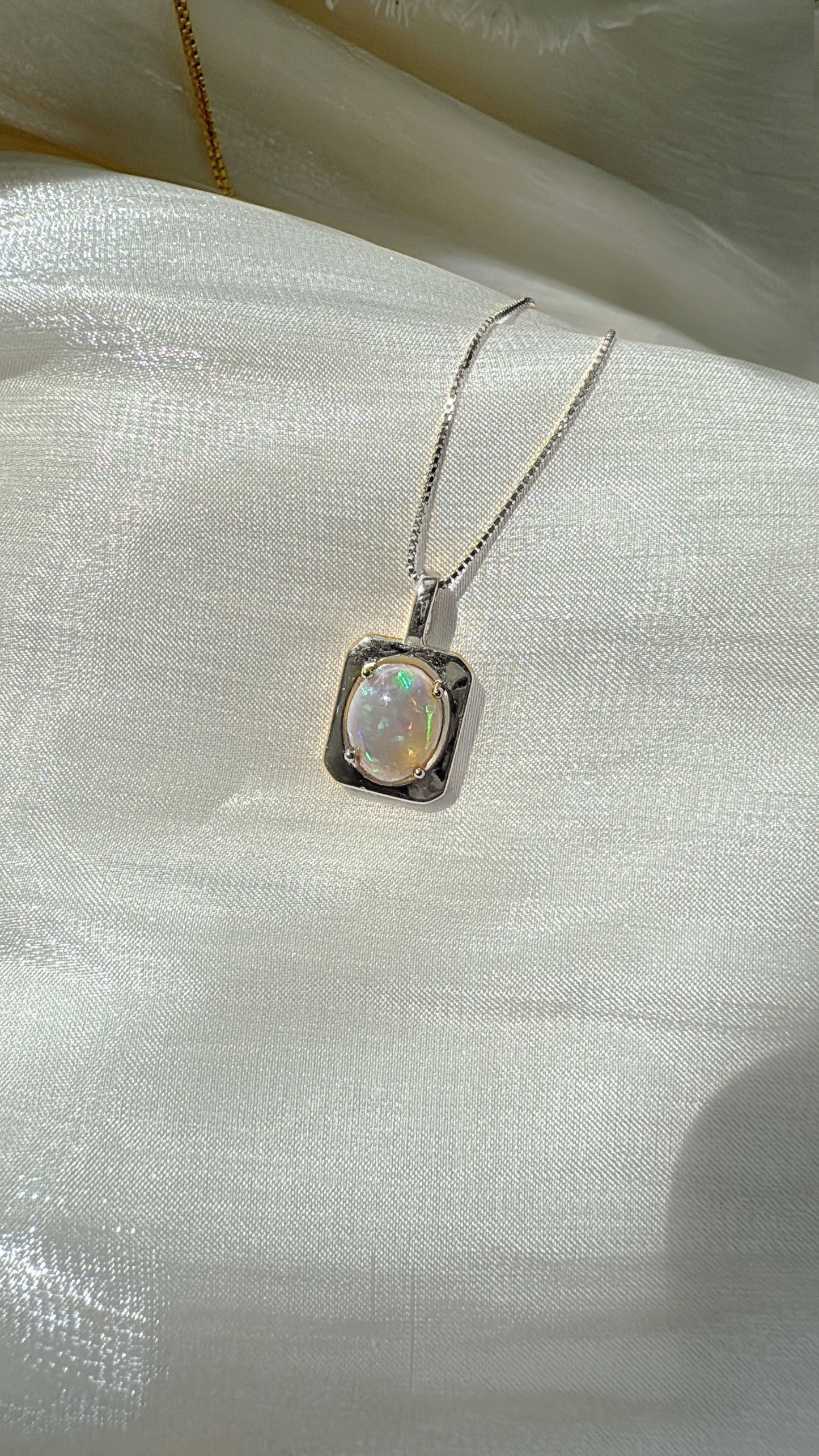 7x9mm|Opal Frame Necklace