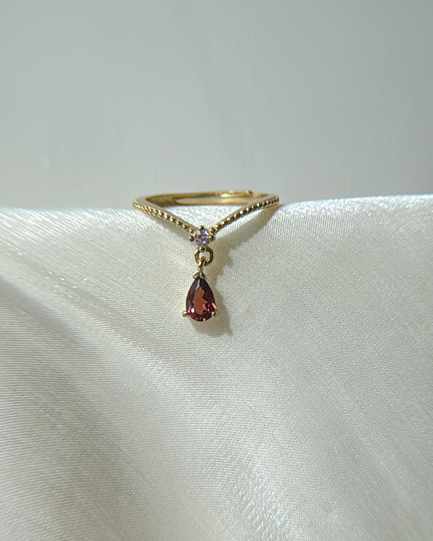 Garnet Iolite| Mystique Rings