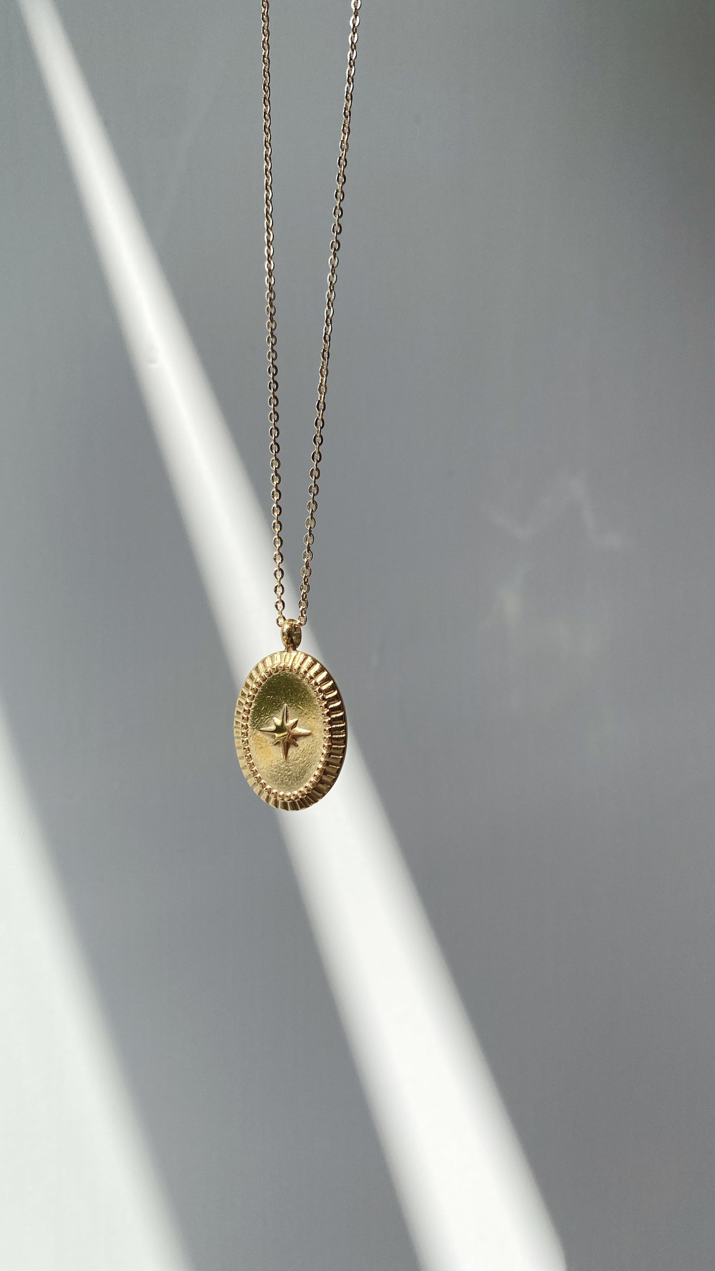 Vintage Gleam Necklace :: Waterproof collection