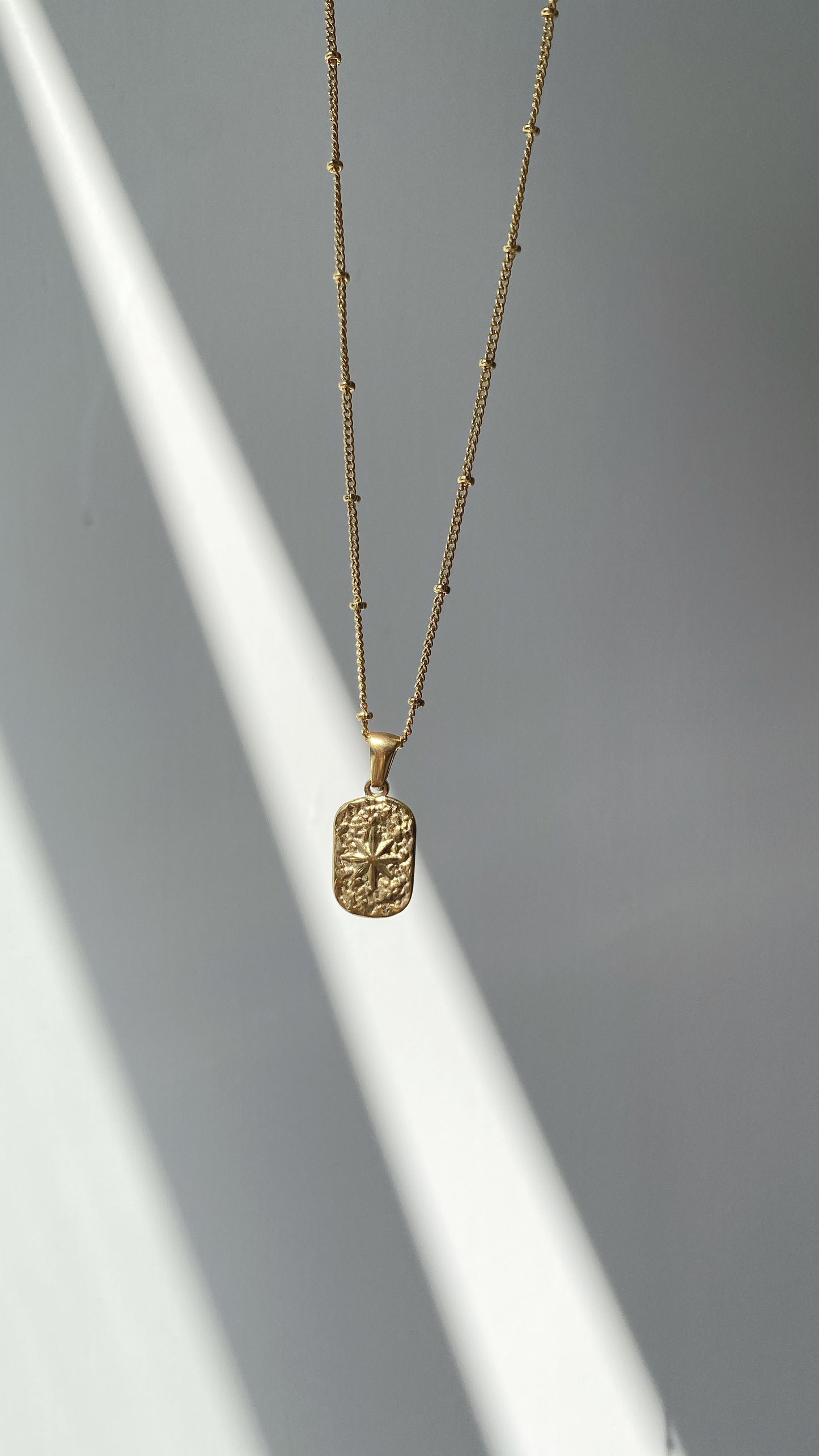 Vintage Gleam Necklace :: Waterproof collection