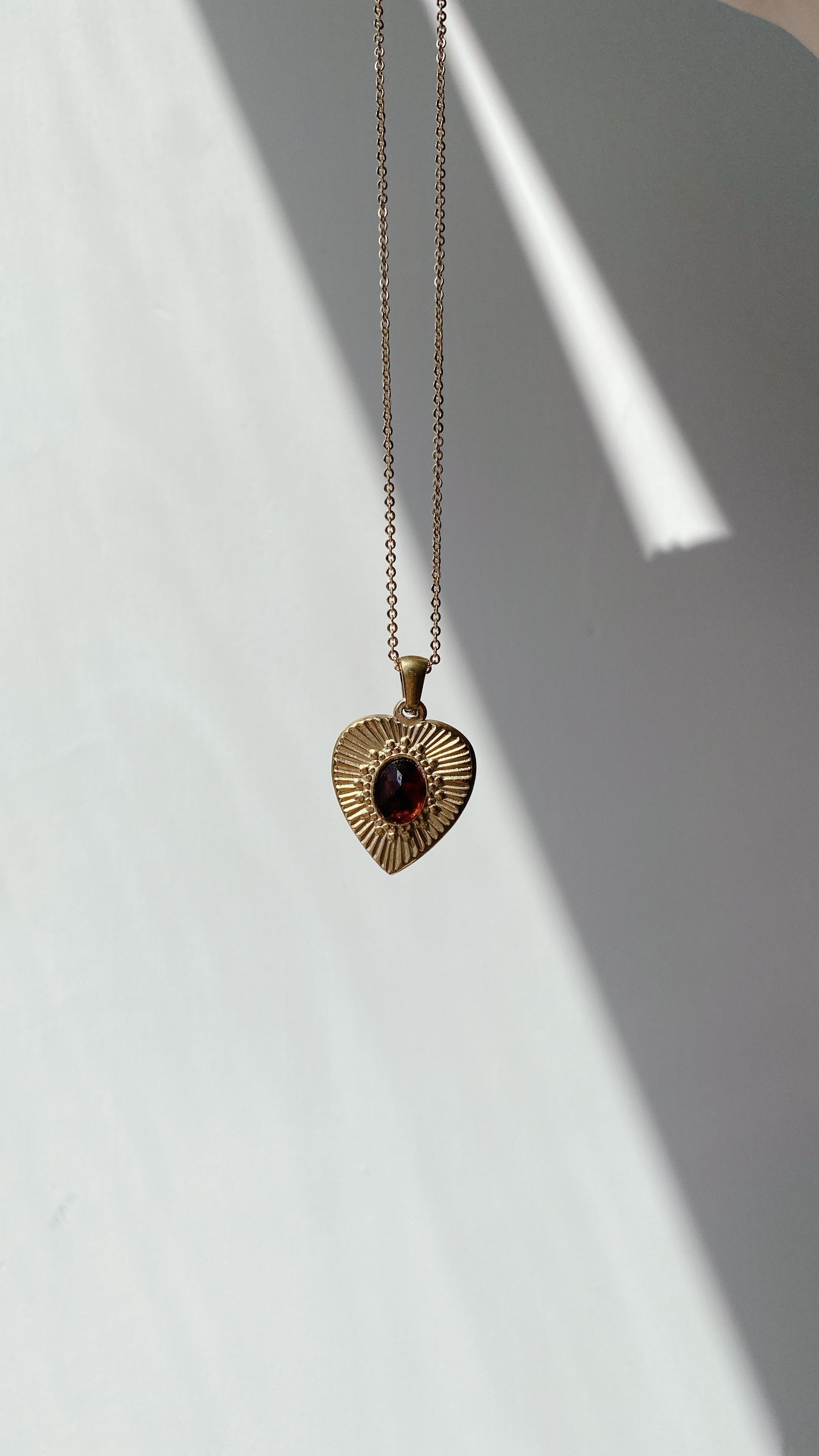 Vintage Gleam Necklace :: Waterproof collection