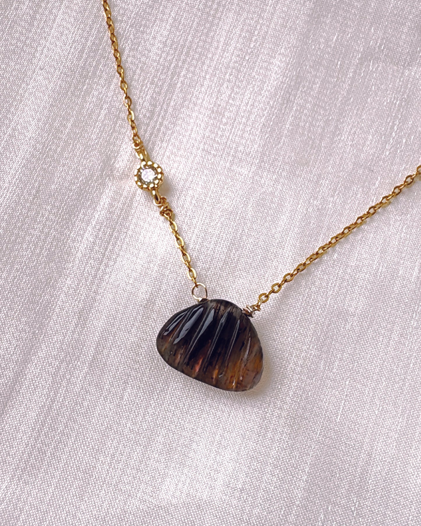 Black Sunstone Shell Necklace