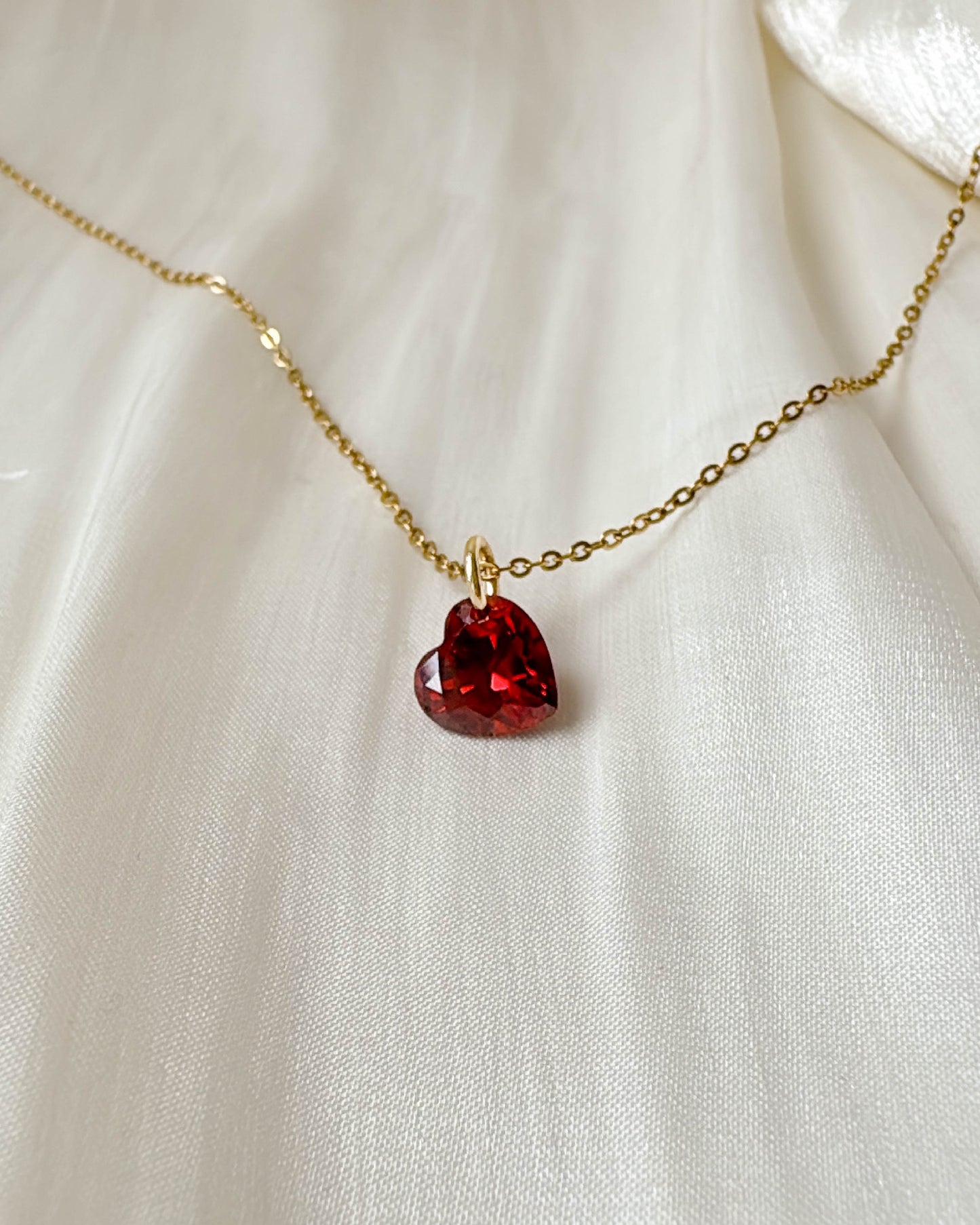 Heart-shape garnet necklace